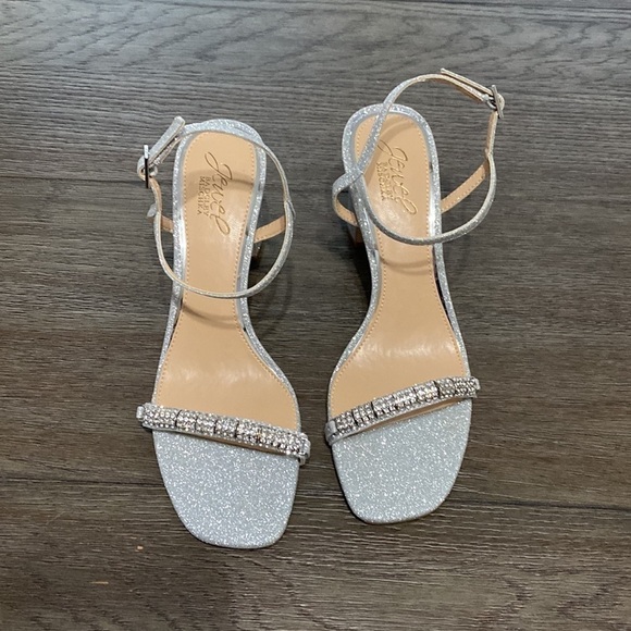 NWT Jewel Badgley Mischka Silver jewel dressy block heels | Size 7 - Picture 6 of 13